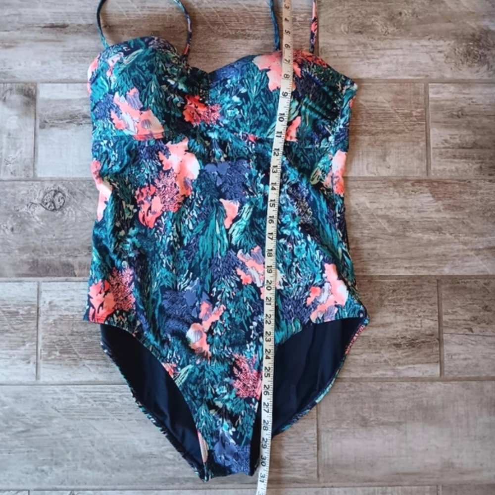 Old Navy Women’s Floral One Piece Swimsuit - Picture 13 of 14